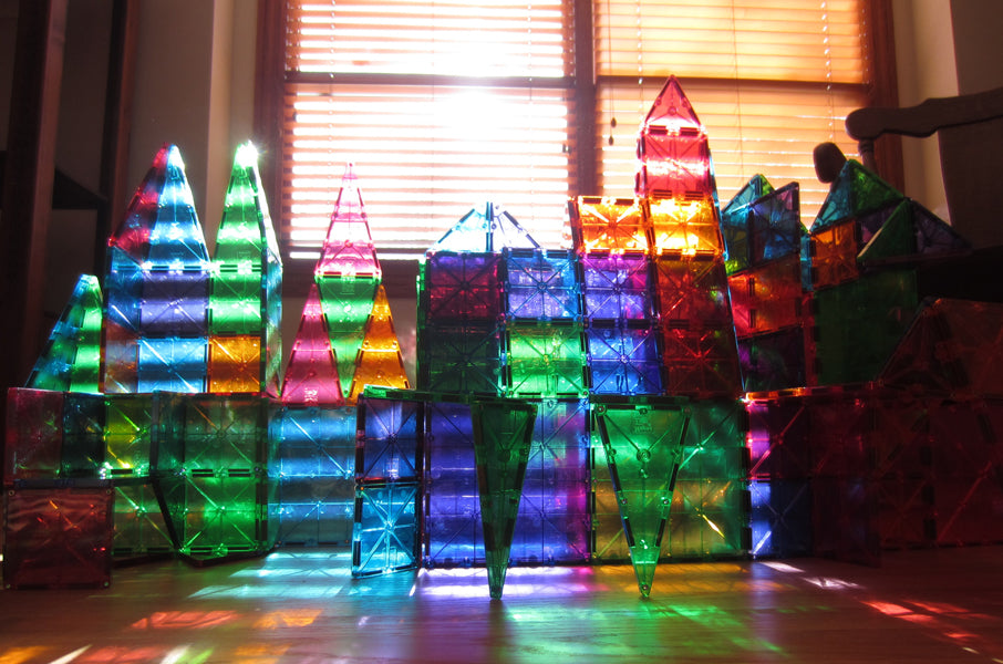 Magna-Tiles og vindueslys